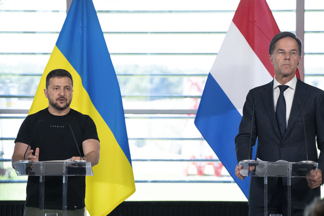 Зеленски и нидерландският премиер посетиха Одеса и се споразумяха да укрепят украинската противовъздушна отбрана