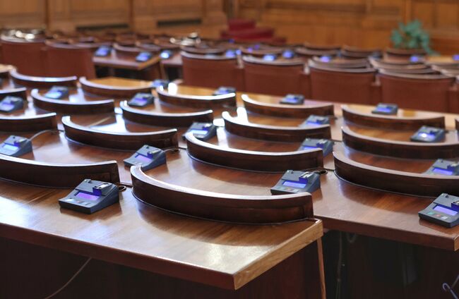 Парламентът ще заседава извънредно във вторник и ще обсъди при закрити врата годишните доклади на службите за 2021 г.