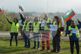 Село Крепост - пътностроителни фирми - протест