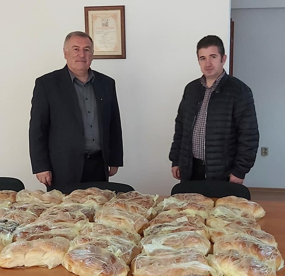 БСП-Бургас дари козунаци на над 700 социално слаби хора и в домове за възрастни