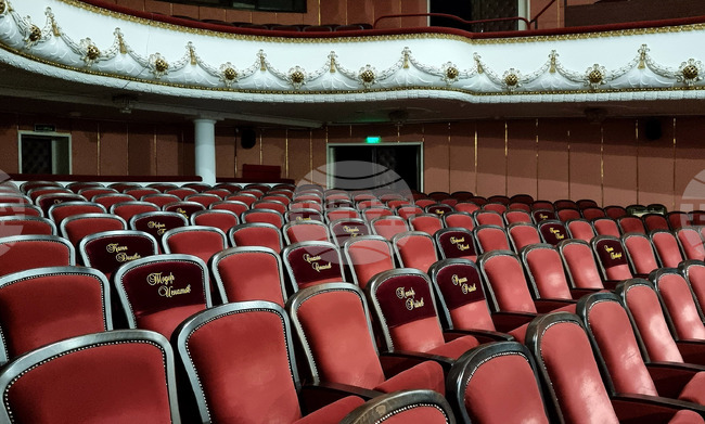 Варна - ДТ "Стоян Бъчваров" - почетни кресла