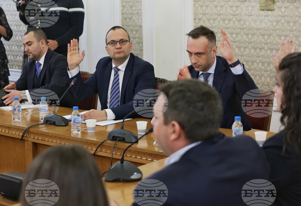 Икономическата комисия прие на първо четене намаляване на мандата на членовете на КЗК