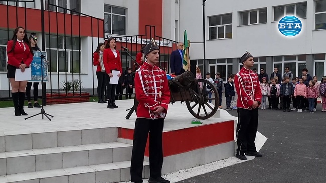 Ученици от Кърджали пресъздадоха моменти от избухването на Априлското въстание преди 146 години