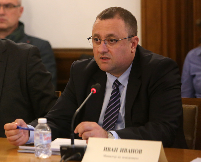 За противоградова защита са предвидени 5,5 млн. лева от резерва на бюджета на Министерството на земеделието, информира министър Иванов
