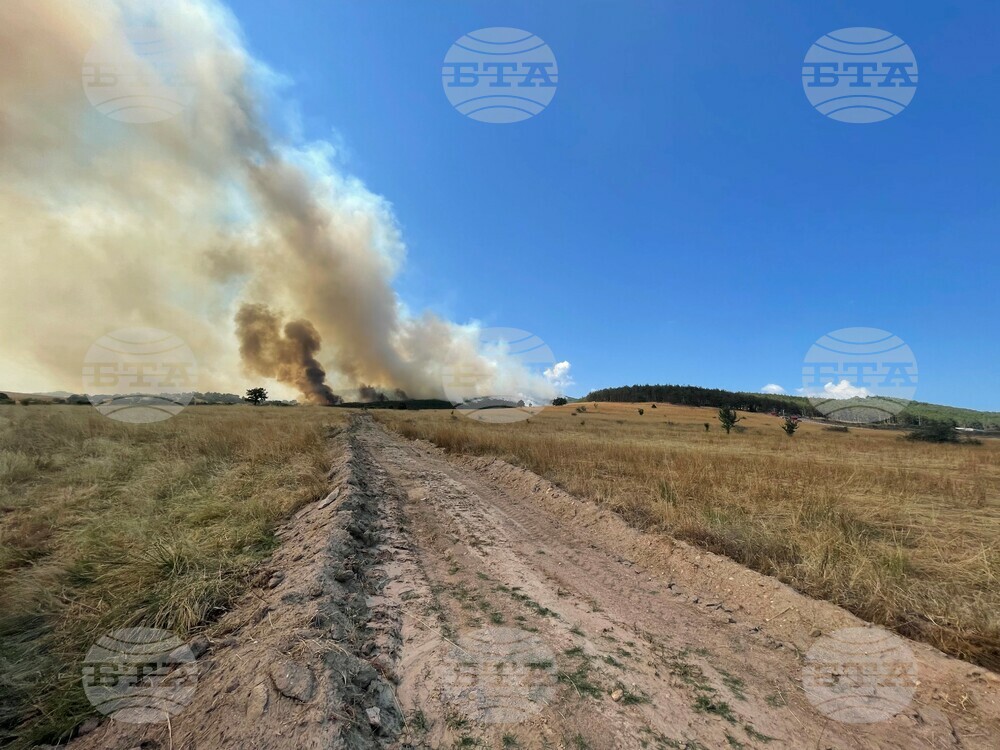 Пожарът край Казанлък е локализиран, очаква се днес да бъде окончателно потушен