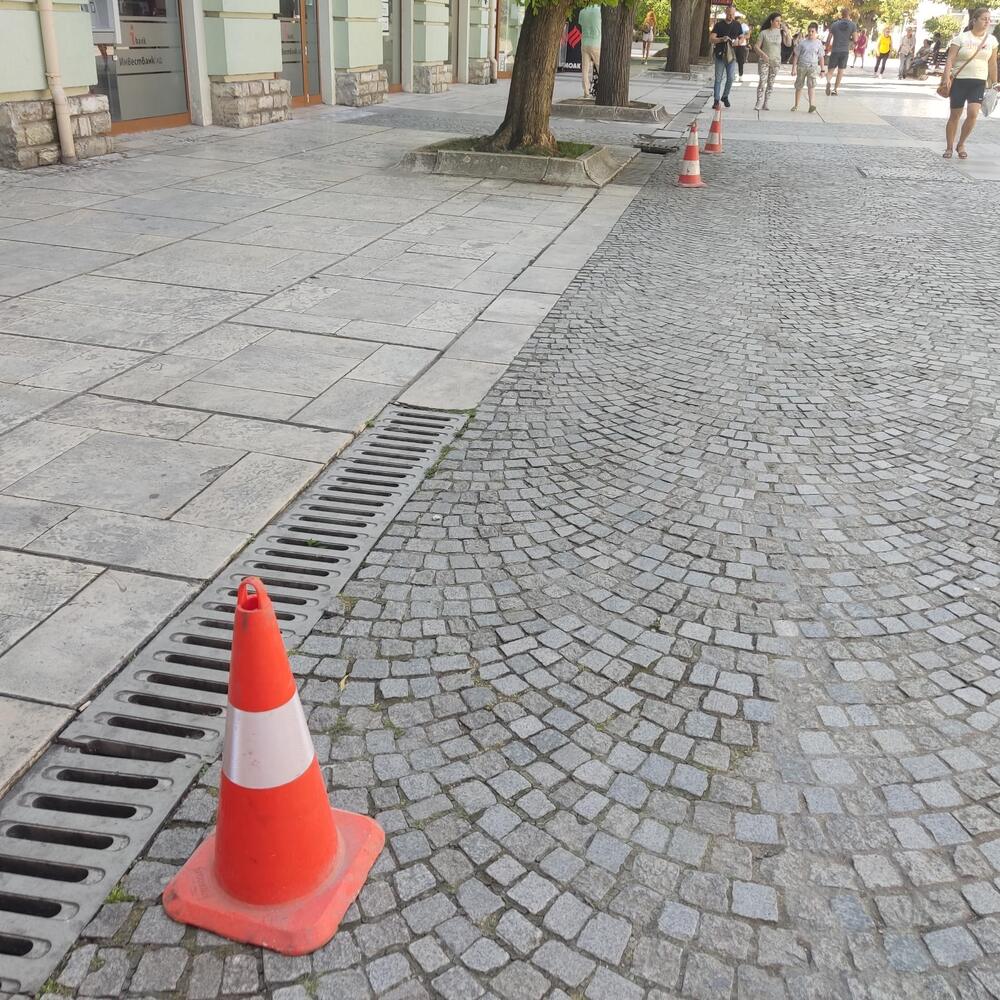 Община Сливен: Започнаха ремонти на тротоарни настилки в Сливен