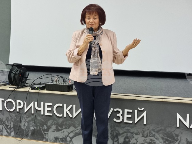  Сега в училищата в страната най-много се търсят учители по математика и по природни науки, каза за БТА председателят на СБУ д-р Янка Такева