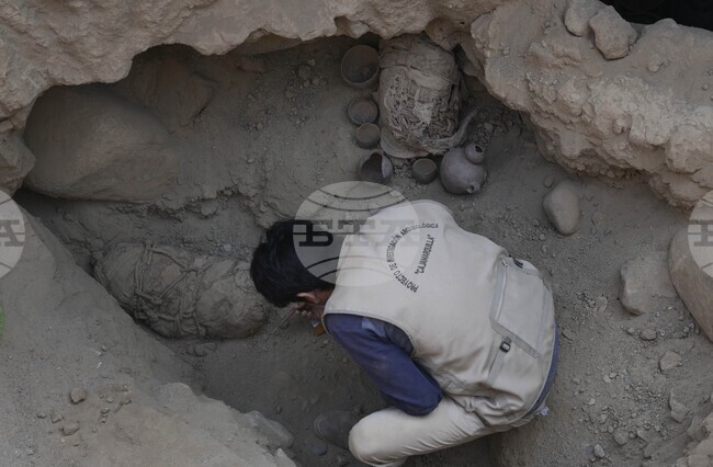 Археолози откриха останки от китайски дървени ковчези, датиращи отпреди повече от 8000 години