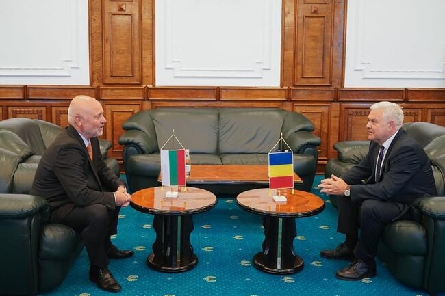 Министерство на отбраната: Министърът на отбраната Тодор Тагарев се срещна с румънския си колега Анджел Тълвар