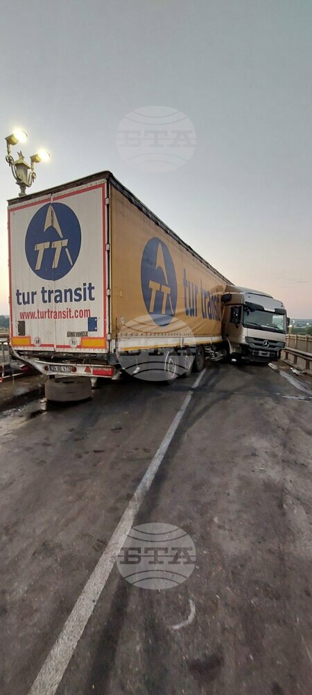 Truck Incident Closes Danube Bridge Border Crossing