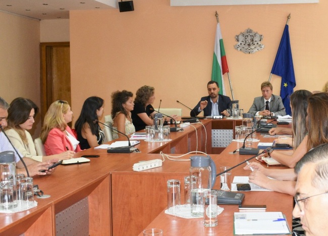 Министър Богданов: Нужни са реални действия за осигуряване на кадри за бизнеса