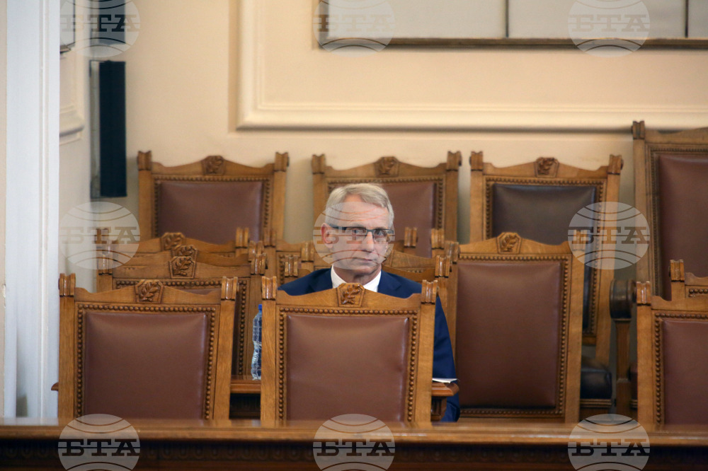 Парламент - Николай Денков - заседание