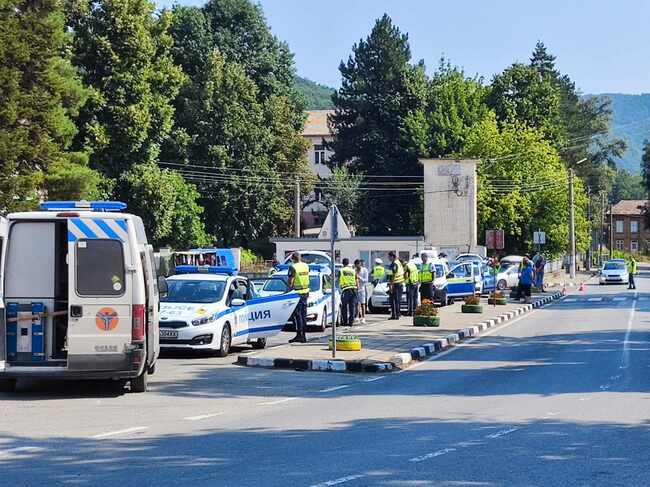 Повече от 300 водачи и пътници са проверени при специализираната полицейска операция в с. Веселиново, Шуменско