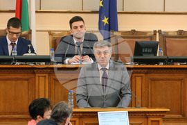 Парламент - Мустафа Карадайъ - заседание