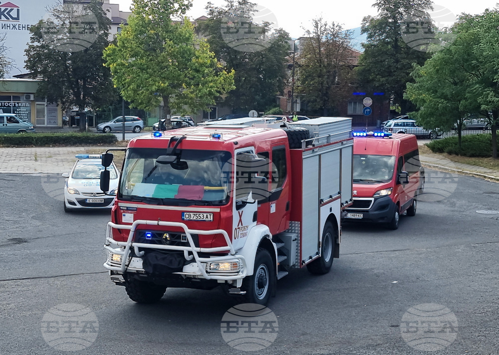 Движението по главен път София-Варна в района на Севлиево се извършва в едната лента и се регулира от екипи на "Пътна полиция"