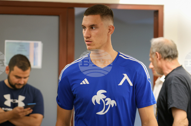 Българският футболен национал Андриан Краев премина в израелския клуб Апоел Тел Авив