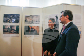 Парламент - изложба