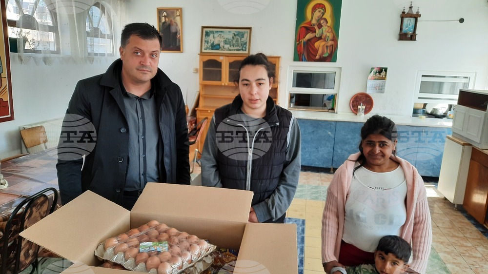 Областният управител на Добрич дари яйца и козунаци на социалната трапезария към храм „Света Троица“
