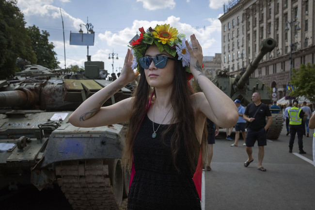 Церемониални събития, посветени на украинския Ден на независимостта, се състояха на площад София в Киев