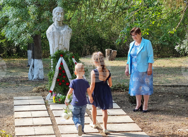 Село Дъбовик - Дора Габе - годишнина