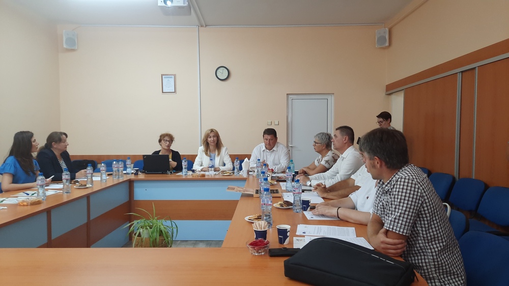 Областна администрация Добрич: Йорданка Костадинова бе домакин на среща между изнеса и народни представители от Добрички многомандатен район