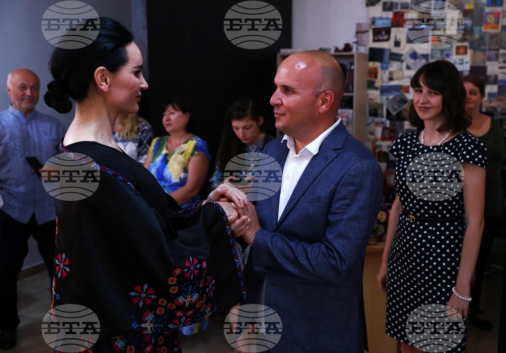 Каменни бродерии от Нова Каховка върху текстил