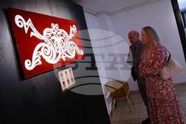 Каменни бродерии от Нова Каховка върху текстил