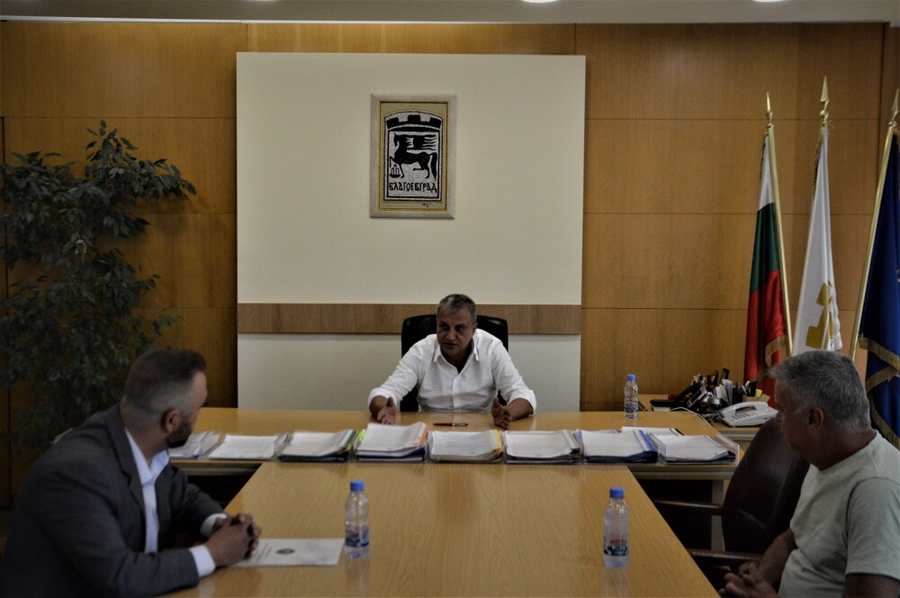 Община Благоевград: Кметът на Благоевград Илко Стоянов и представители на синдикалните организации се споразумяха за по-високи възнаграждения на персонала в детските ясли