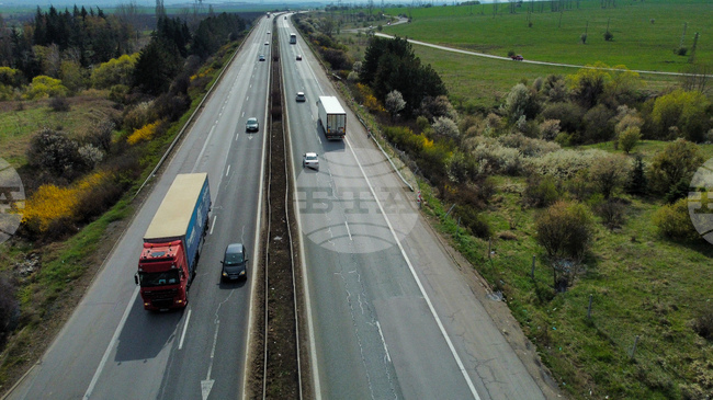 Възстановено е движението на магистрала "Хемус" при км 56 в посока София, което беше ограничено заради разсипан асфалт