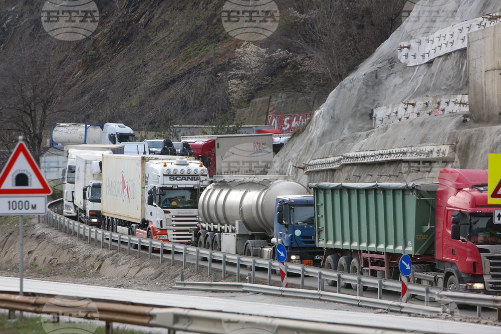Intense Traffic on Bulgaria’s Motorways on Last Day of Easter Holidays