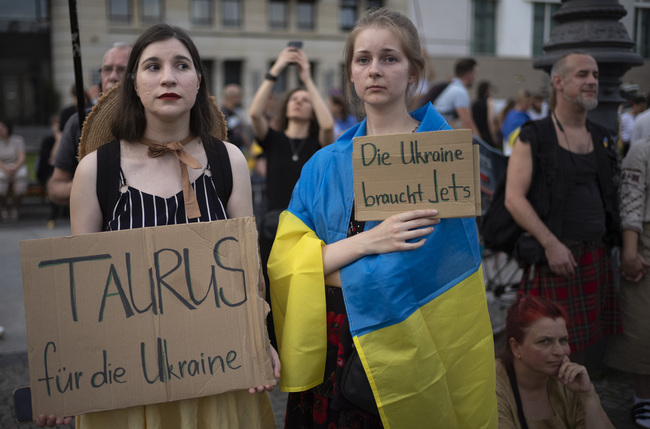 Германският канцлер Олаф Шолц засега е против изпращането на ракети "Таурус" в Украйна според правителствени източници в Берлин