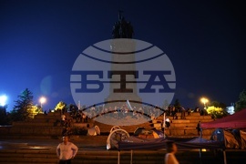 Паметник на Съветската армия - пазители