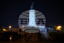 Паметник на Съветската армия - пазители