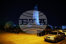 Паметник на Съветската армия - пазители