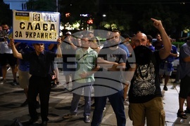 Паметник на Съветската армия - пазители