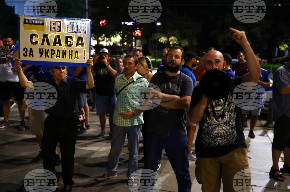 Паметник на Съветската армия - пазители