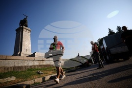 Паметник на Съветската армия - ограждения
