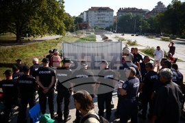 Паметник на Съветската армия - ограждения