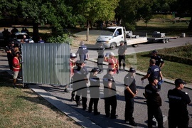 Паметник на Съветската армия - ограждения