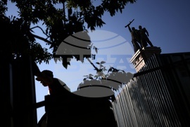 Паметник на Съветската армия - ограждения