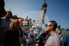 Паметник на Съветската армия - ограждения