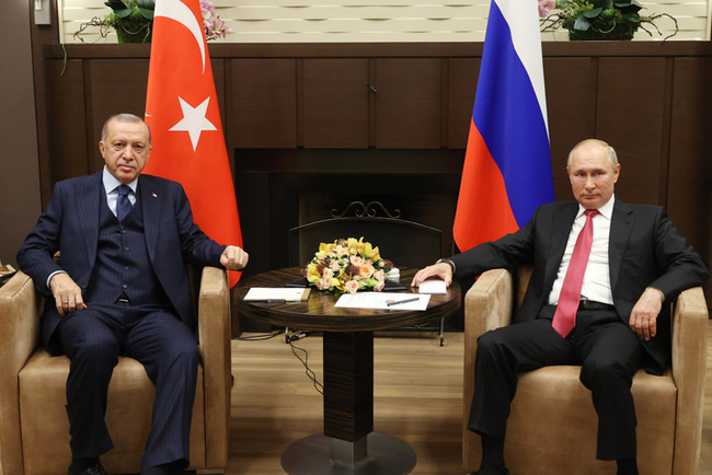 Ердоган пристигна на еднодневно работно посещение в Сочи за разговори с Путин