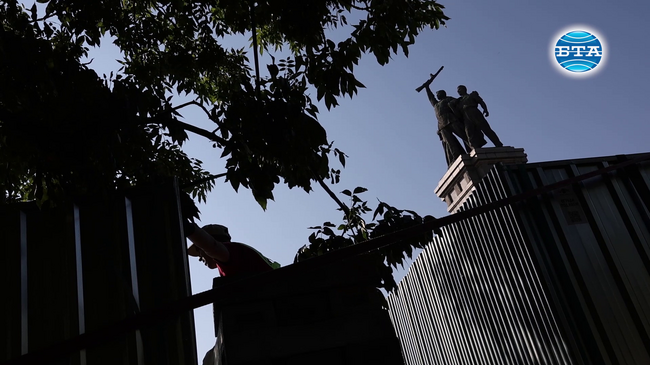 Заграждат Паметника на Съветската армия