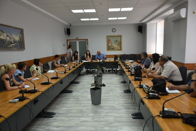 Община Ловеч: Директори на училища и детски градини в Ловеч обсъждаха формули за Бюджет 2023 