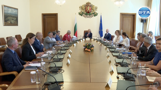 Комисията за енергиен преход към Консултативния съвет за Европейската зелена сделка разработва сценарии за енергийния преход, съобщиха от Министерския съвет