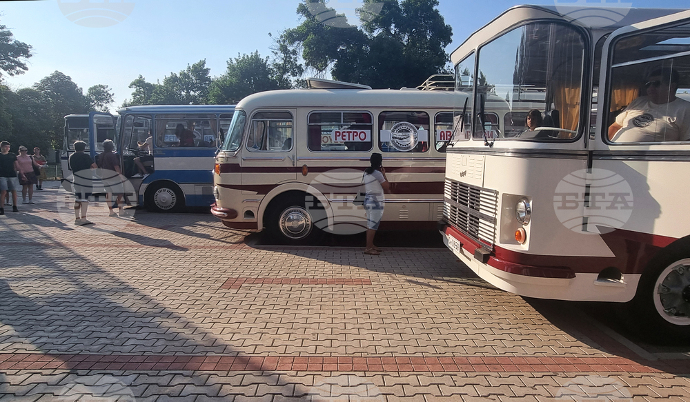 Retro Buses Take Dimitrovgrad Residents, Visitors on City Tours