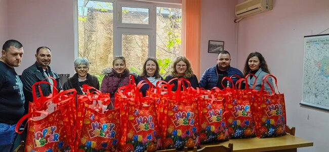 Социалисти от Стара Загора и Опан дариха на възрастни, самотни и социално слаби хора за Великден