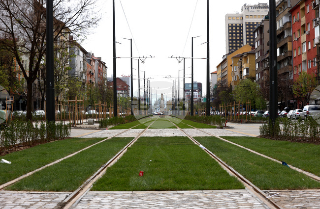 Трамвай и тролейбус се удариха в района на площад „Руски паметник“ в София