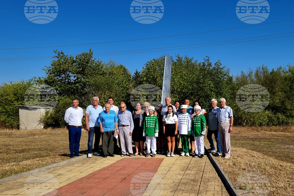 В Генерал Тошево почетоха летците, спасили стотици жители преди 37 години