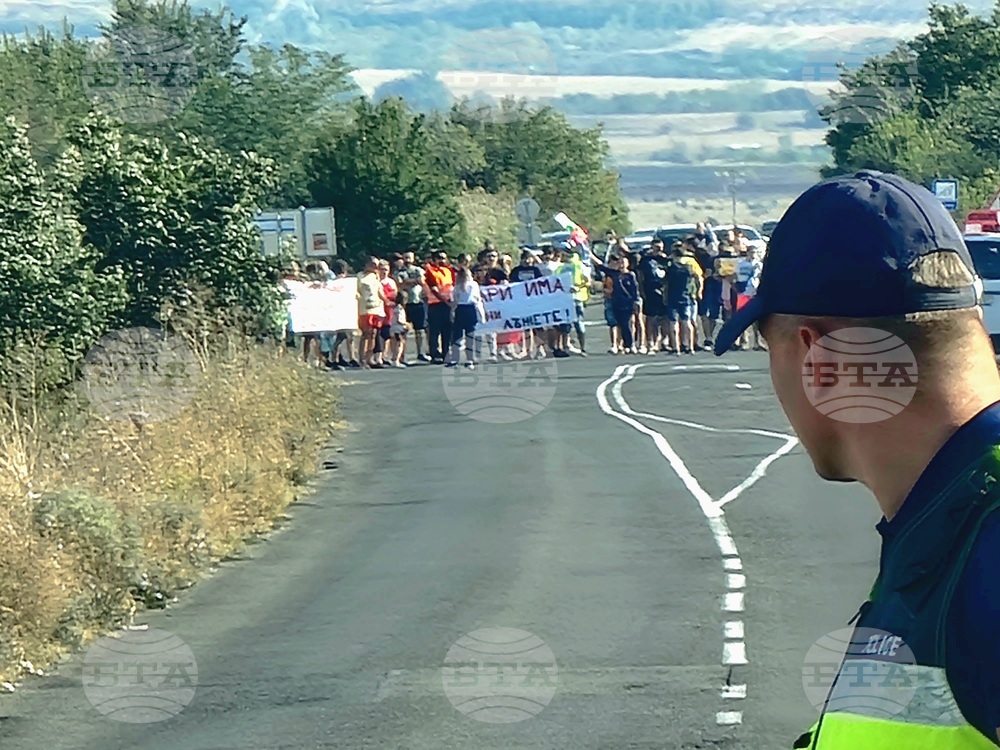 Жители на град Каблешково, село Лъка и бургаските квартали „Рудник“ и „Черно море“ затвориха за кратко пътя Бургас – Каблешково
